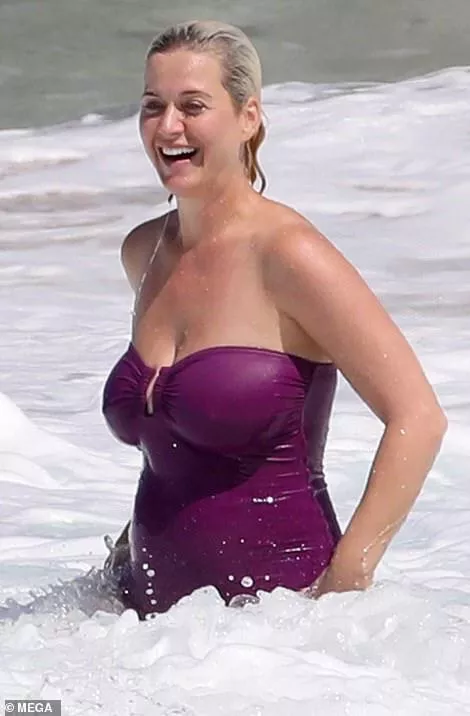 Katy Perry posted by Trowj