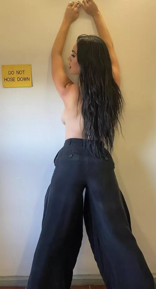 Katy Perry side-boob by serenfans