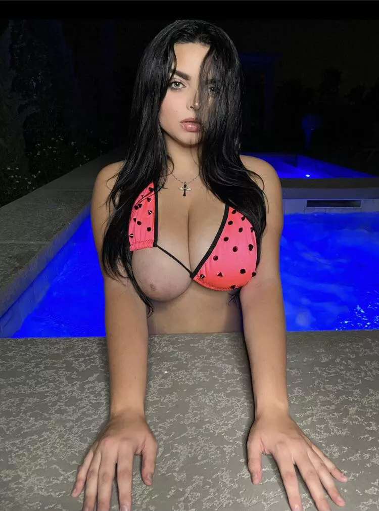 Kaylee posted by BallerOnABudget666