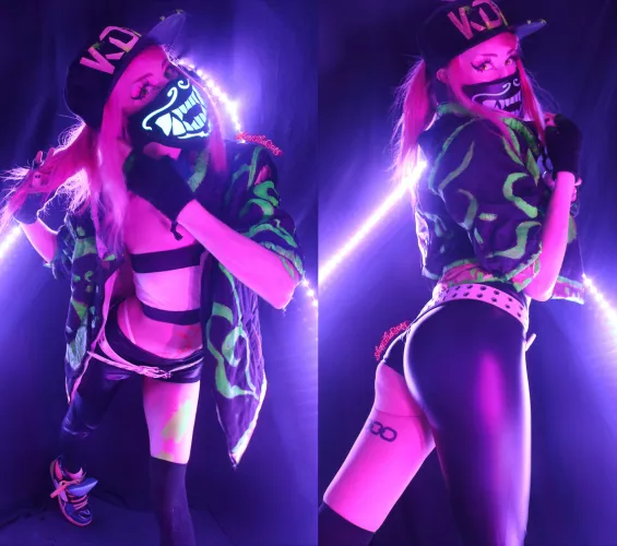 KDA Akali Cosplay from League Of Legends by SheyTheGay by SheyTheGay
