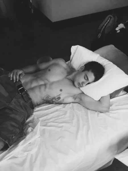 Keeping His Hand Warm by Mad4Reddit