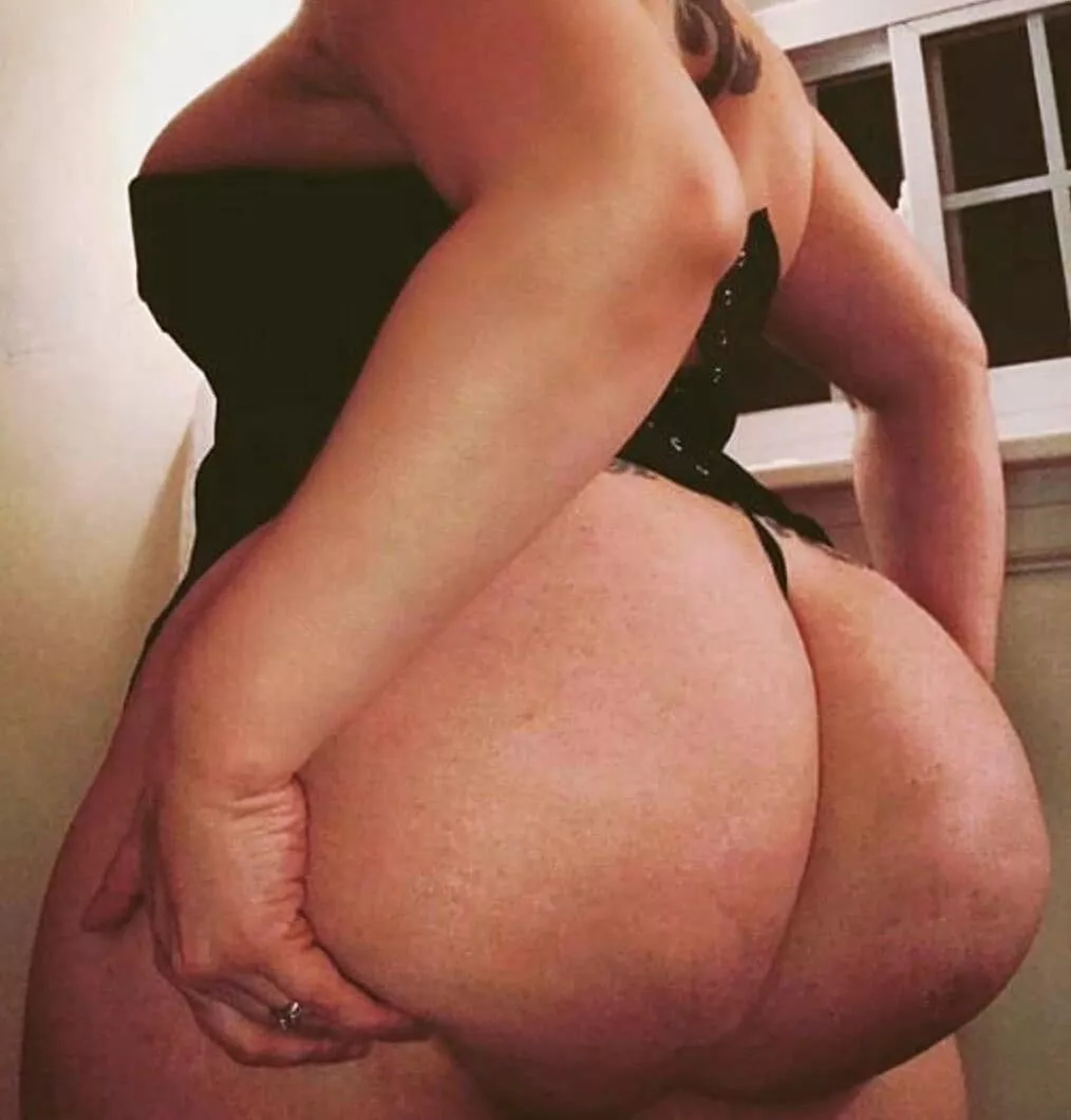 Kelly posted by KingoftheFist