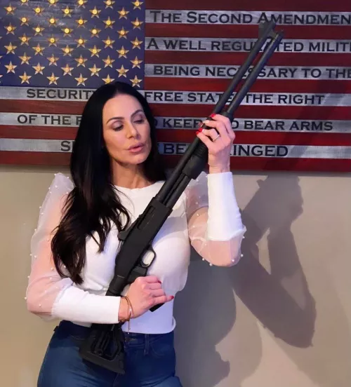 Kendra is armed and dangerous by MILF_LOVER69XxX