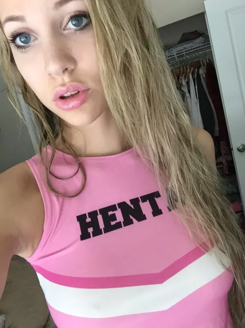 Kiara Eatnig eHr Out by magpielimb