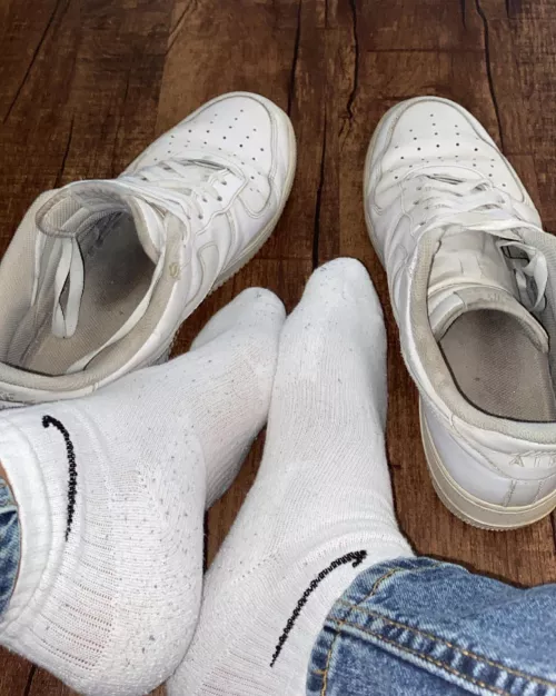 kicking it 😏 by jespatas