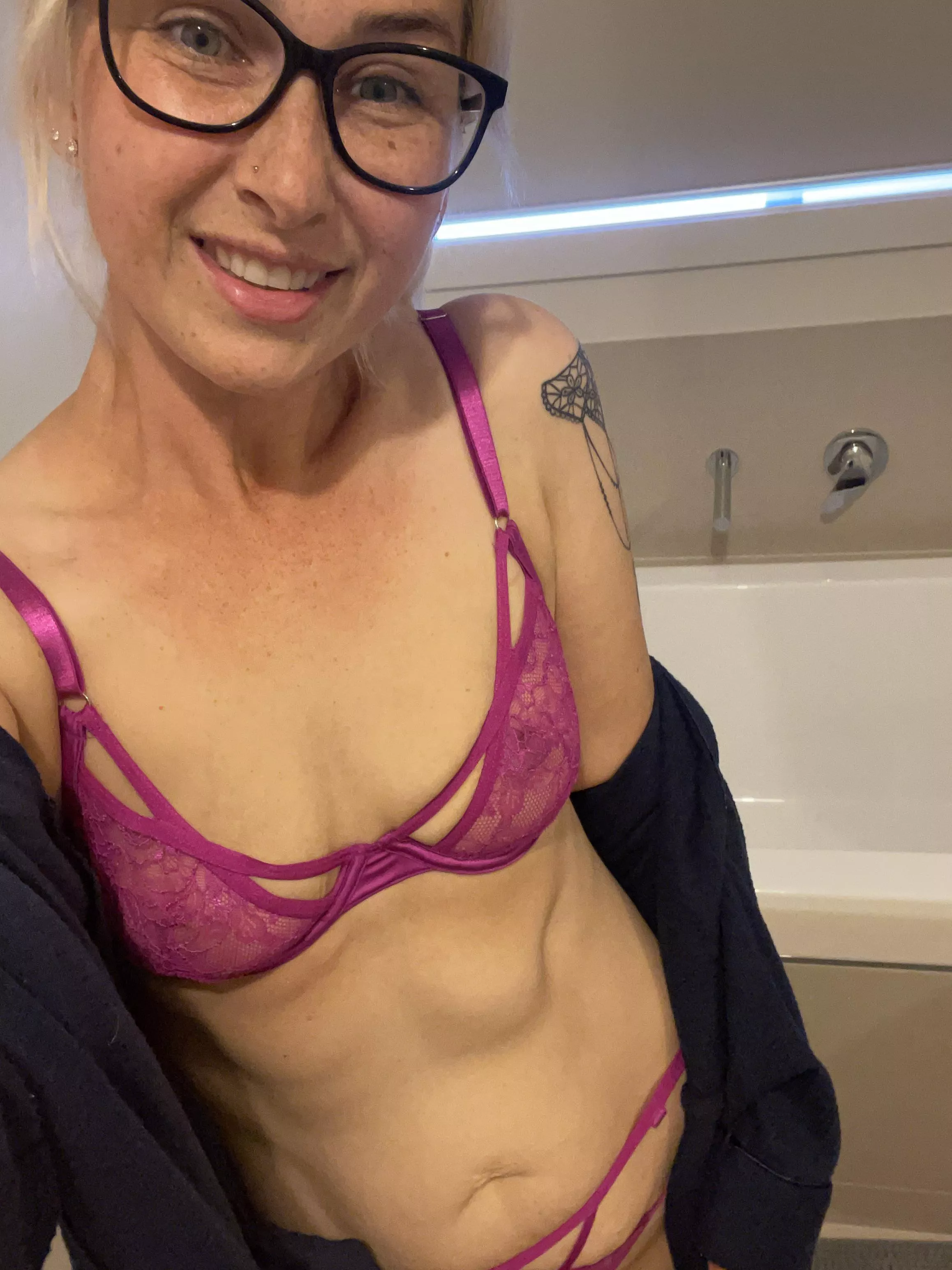 Kids are asleep so it’s time to myself :) posted by mumbehaving