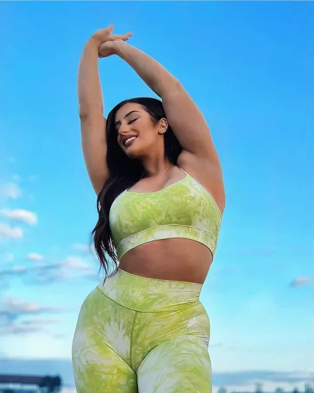 Kiki just showing off her thickness by theLad67