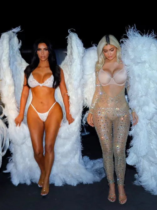 Kim and Kylie 😍 by The8-0Forum