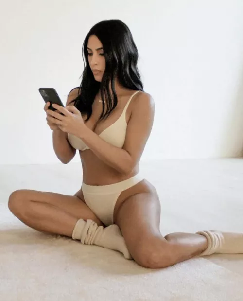 Kim going crazy 😍 by Painnnn_