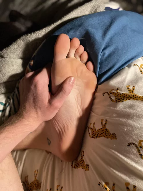 Kiss is goodnight by BlondeBoyFoot