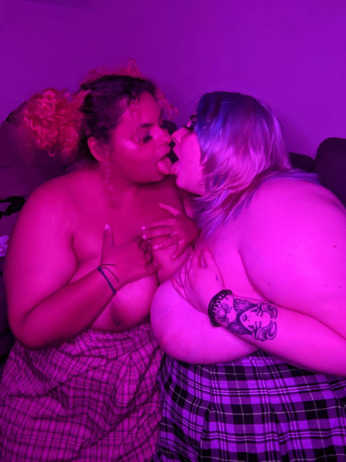 Kiss kiss 💋 posted by avauchiha69