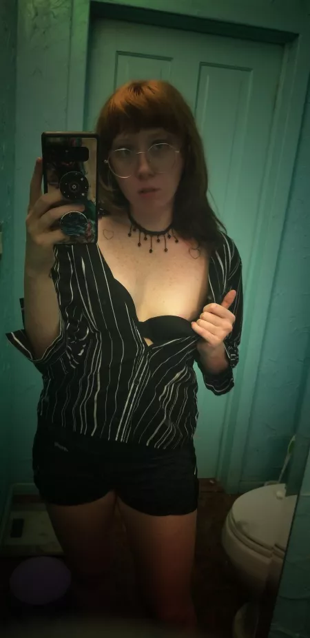 Kiss me. by iris_blossom