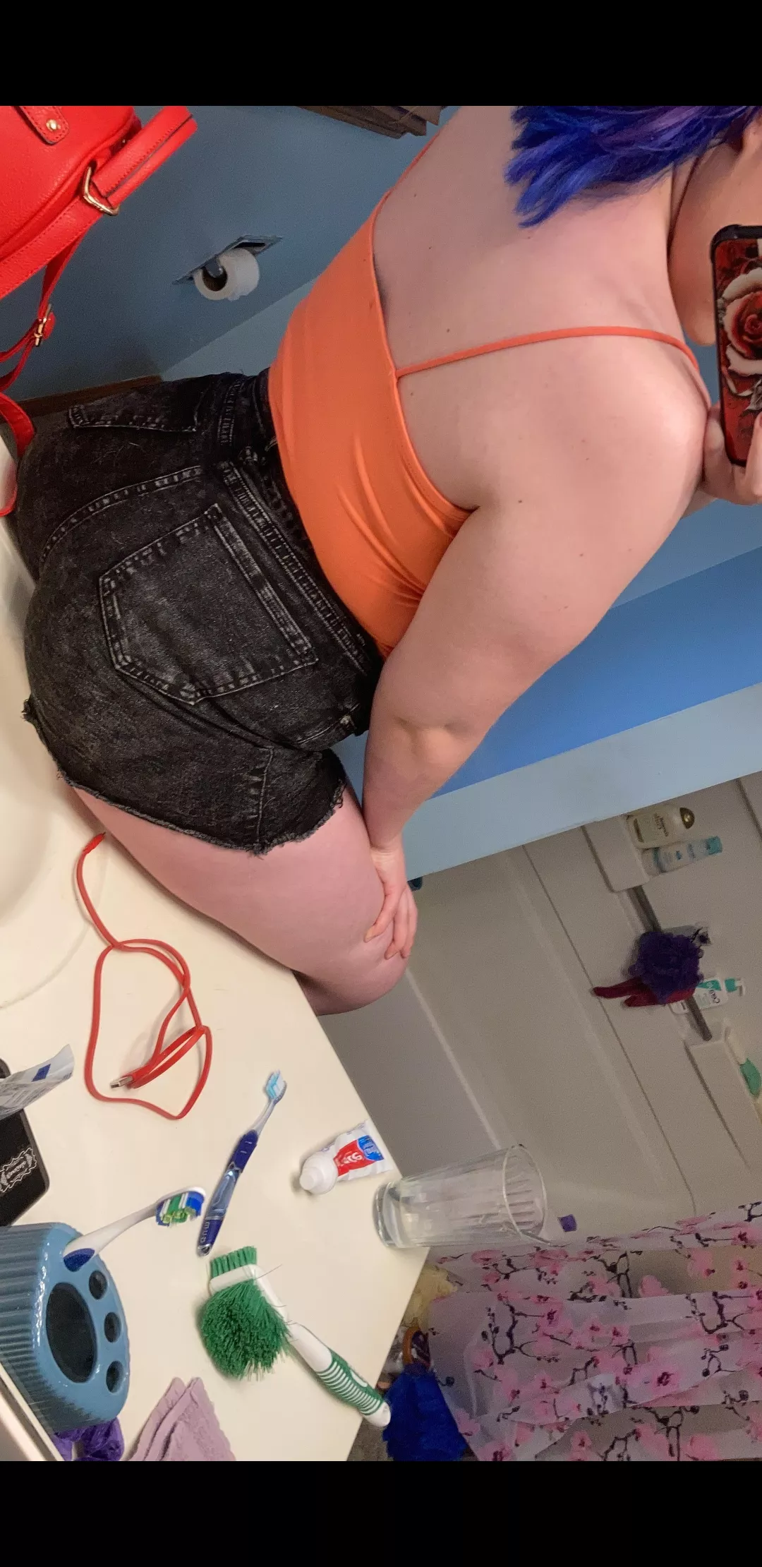 Kiss me deeply while you breed me😢🖤 posted by khankrustykumstaine