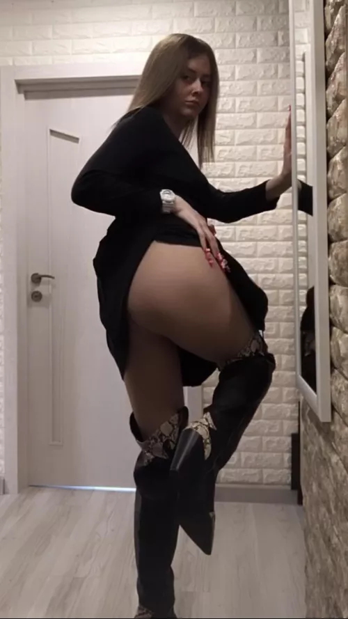 Kiss my big ass🌹 by imacutecreature_