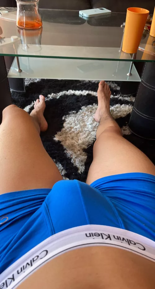 Kiss my feet by Leossxs