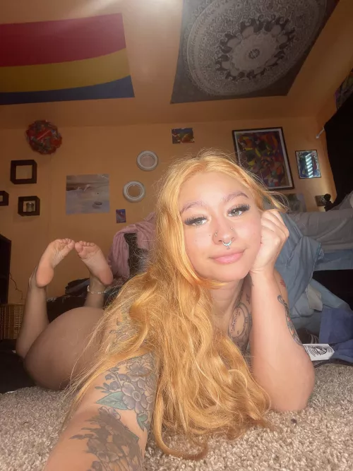 kiss my feet by Vibingmushroom