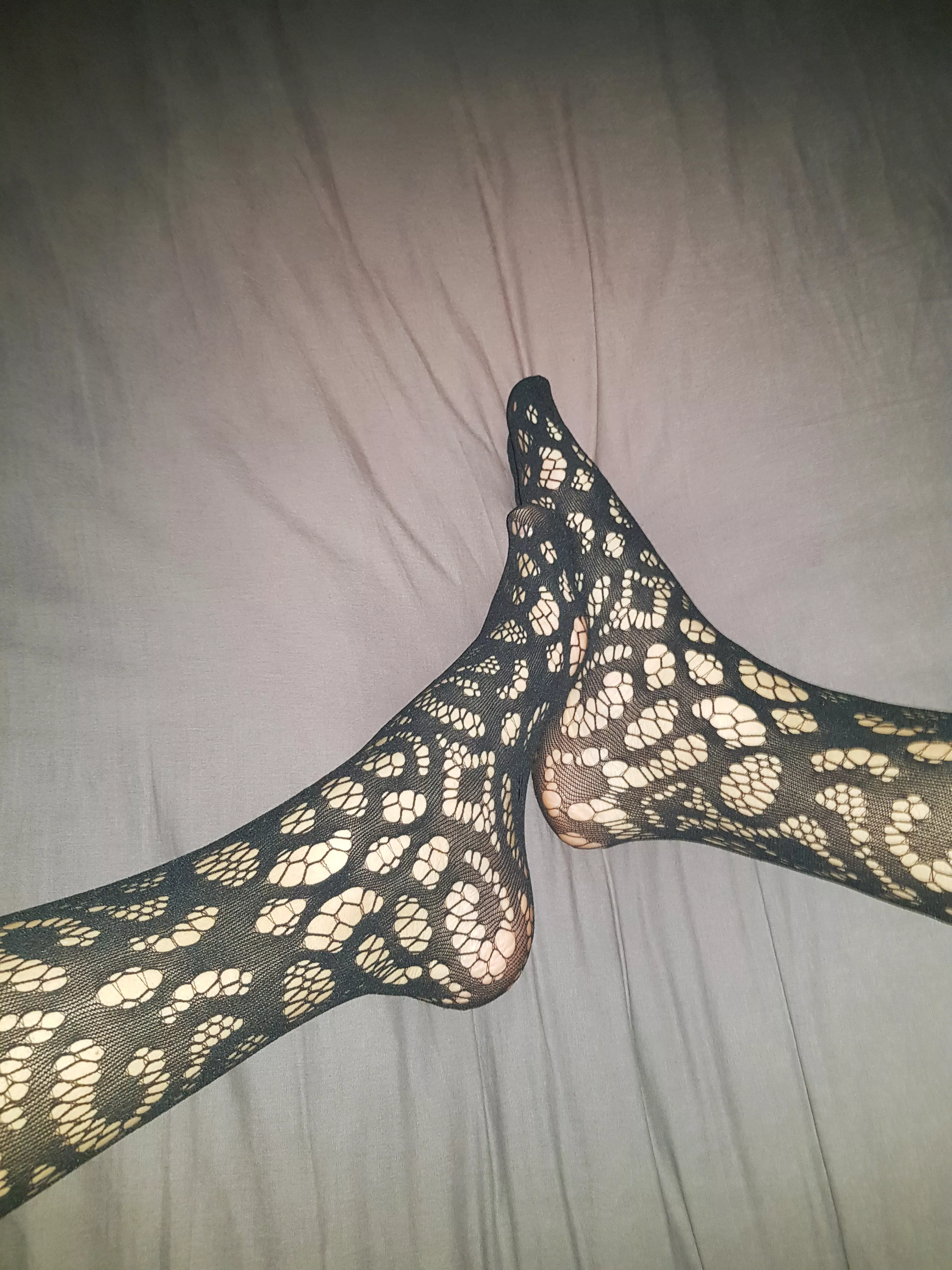 kiss my feet 💕 posted by Bamlover