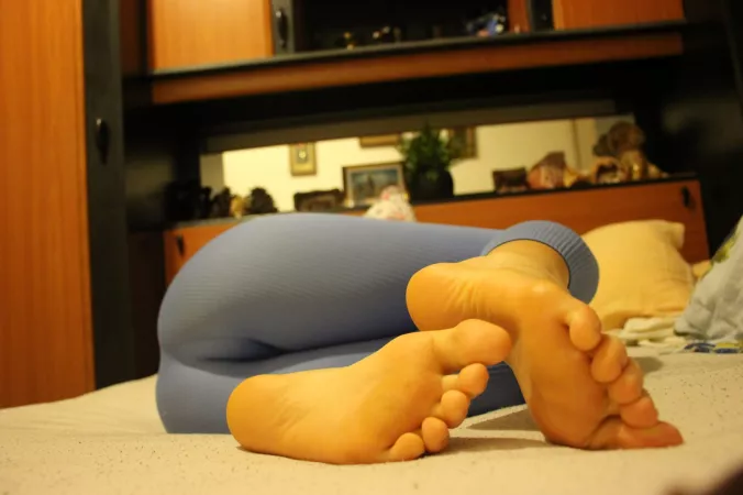 Kiss them by badhabitsl2u