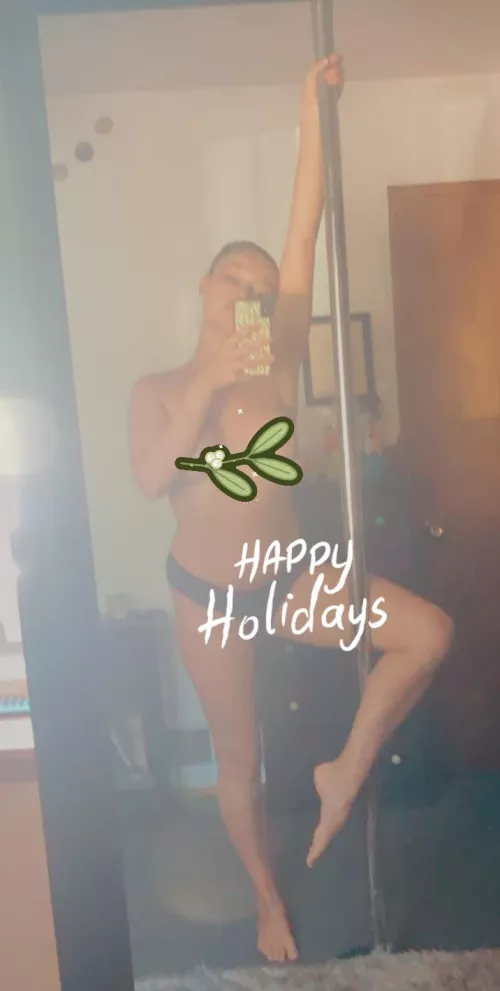 Kiss under my mistletoe 🎁 by sam71foss