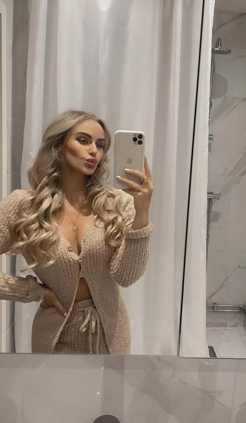 kisses posted by Vanomy