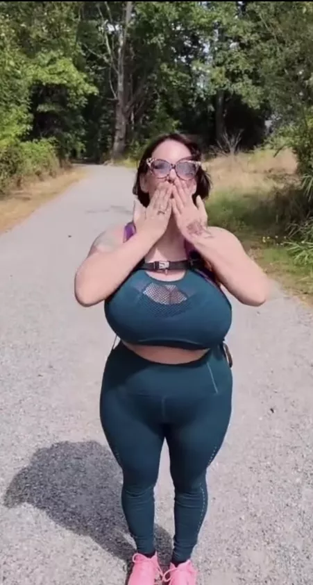 Kisses 😘 by downtothenutts