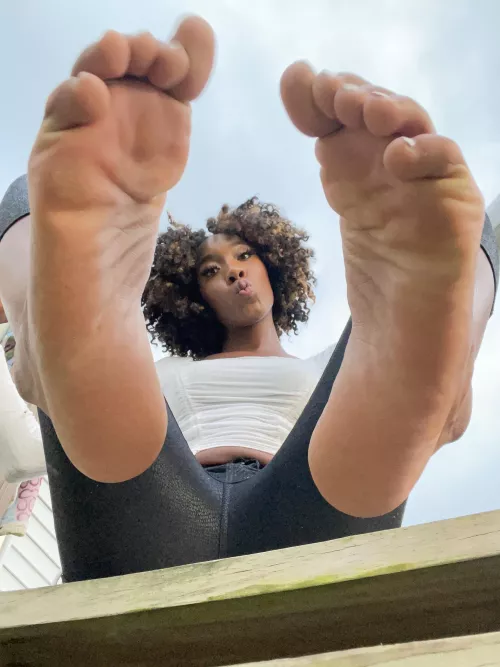 Kisses and foot cuddles around your…. by yayabvby