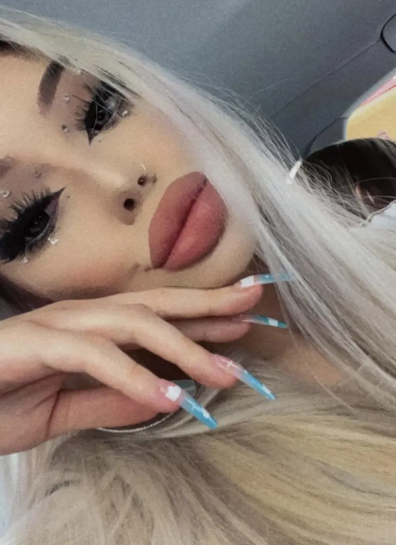 kisses for u 😈💋 posted by charlotteventurax