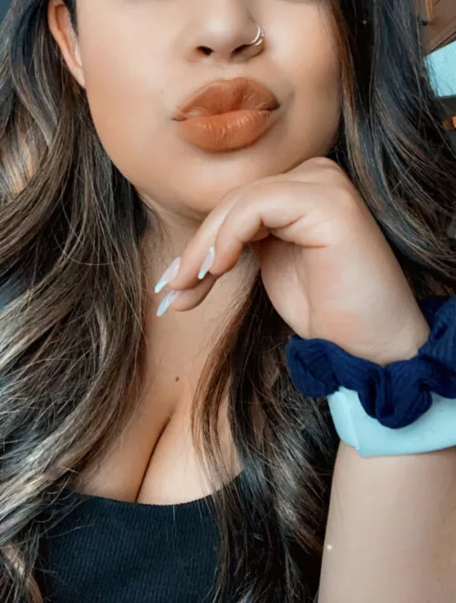 Kisses so soft and warm, I’ll melt ya on the spot 😘 by natalia_xxx