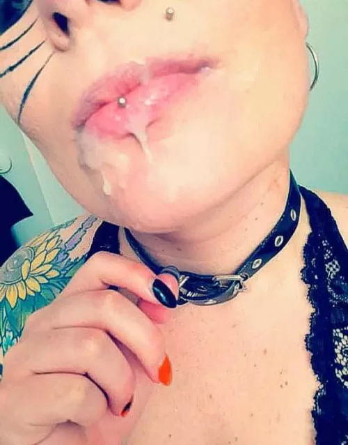 Kitten got fed 🐱🥛 by Glitt3rg0th