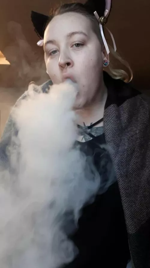 Kitty loves Thick Smoke💚 by Devouerer_Of_Planets