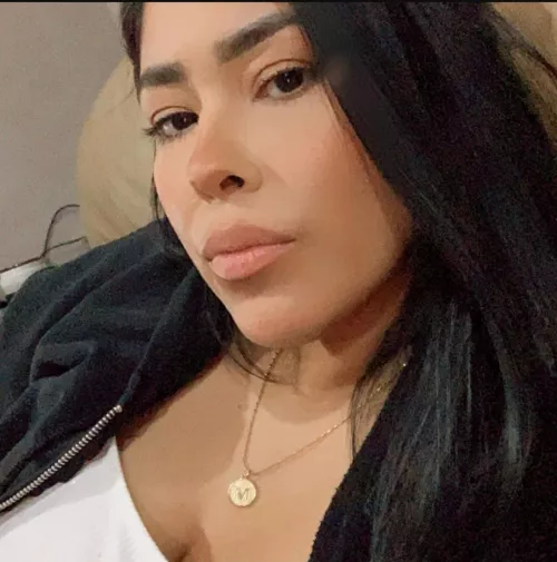 La puta esta que me quiero cojer by Icy_Dig60