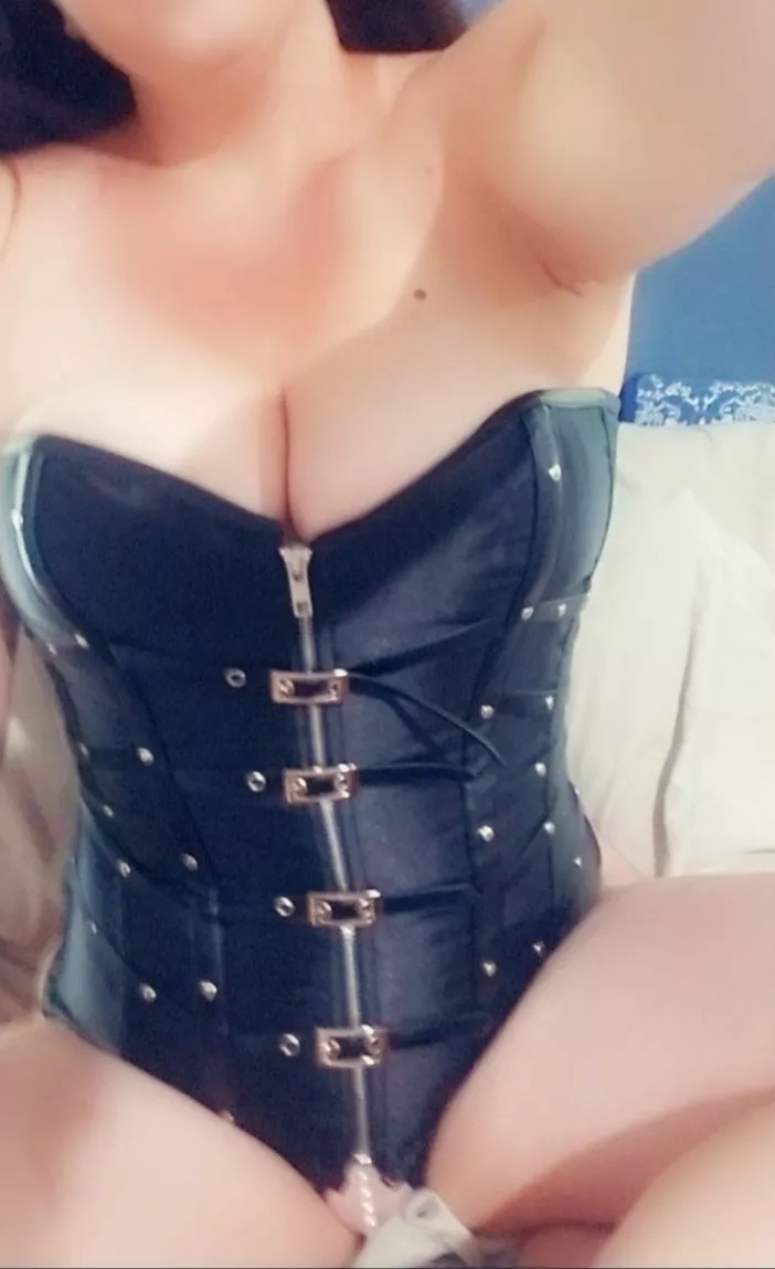 Lace me up tight posted by MrsRopeBunny