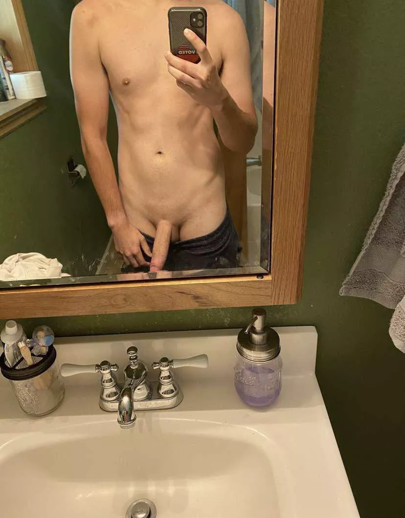 Lacking attention from my girlfriend. I bet you’d appreciate me a little more 😏😍 posted by DanielFrank6966