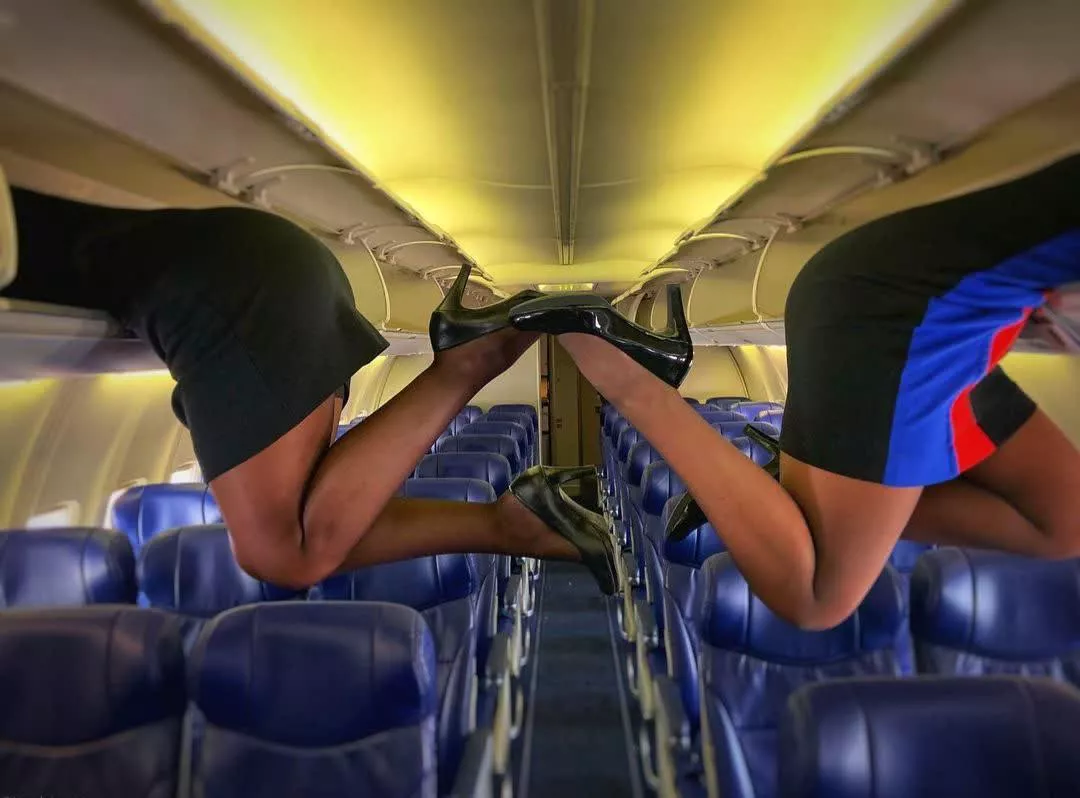 Ladies Nevermind, I Found My Carry-on posted by Rootwullen