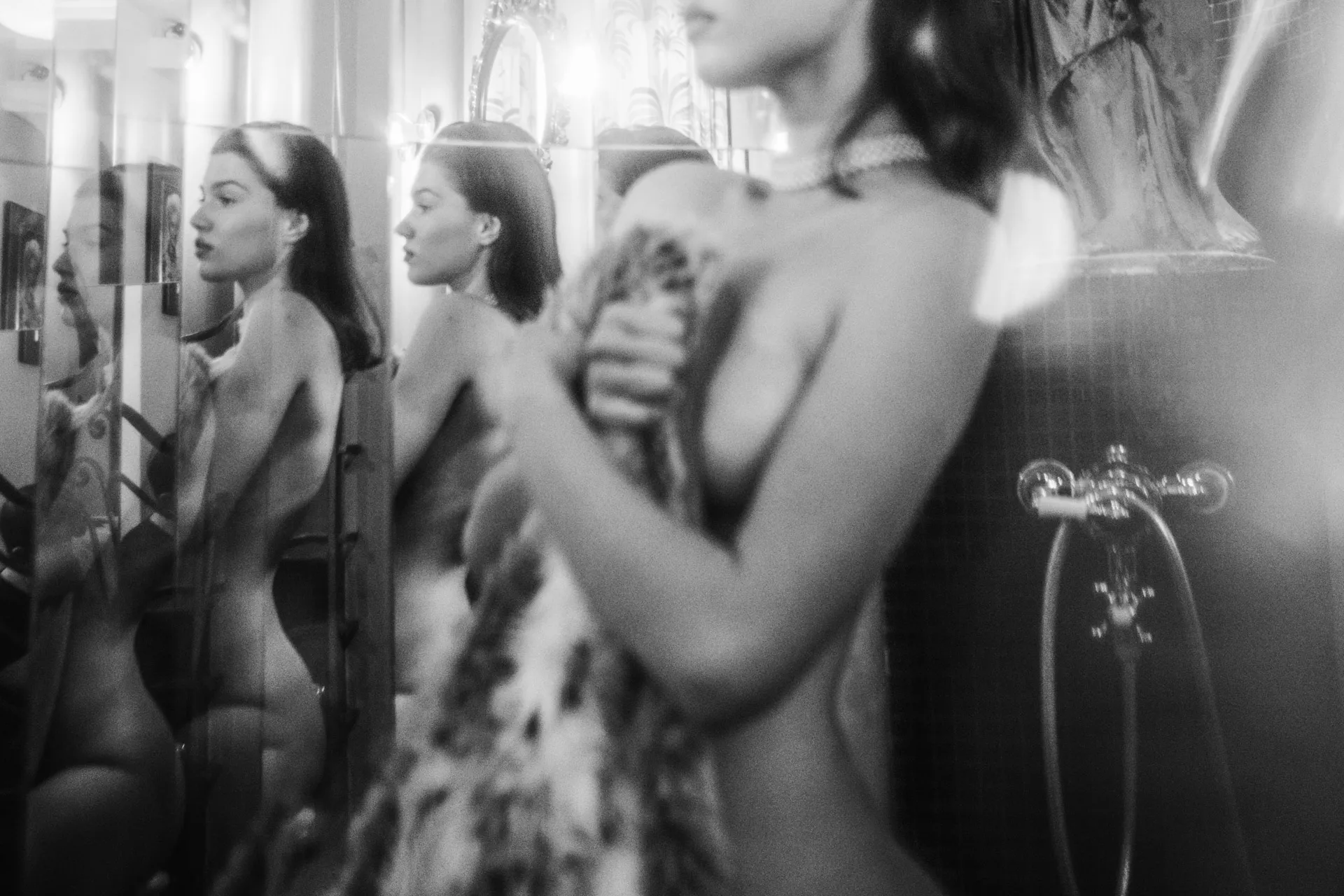 Lara Denova posted by 717