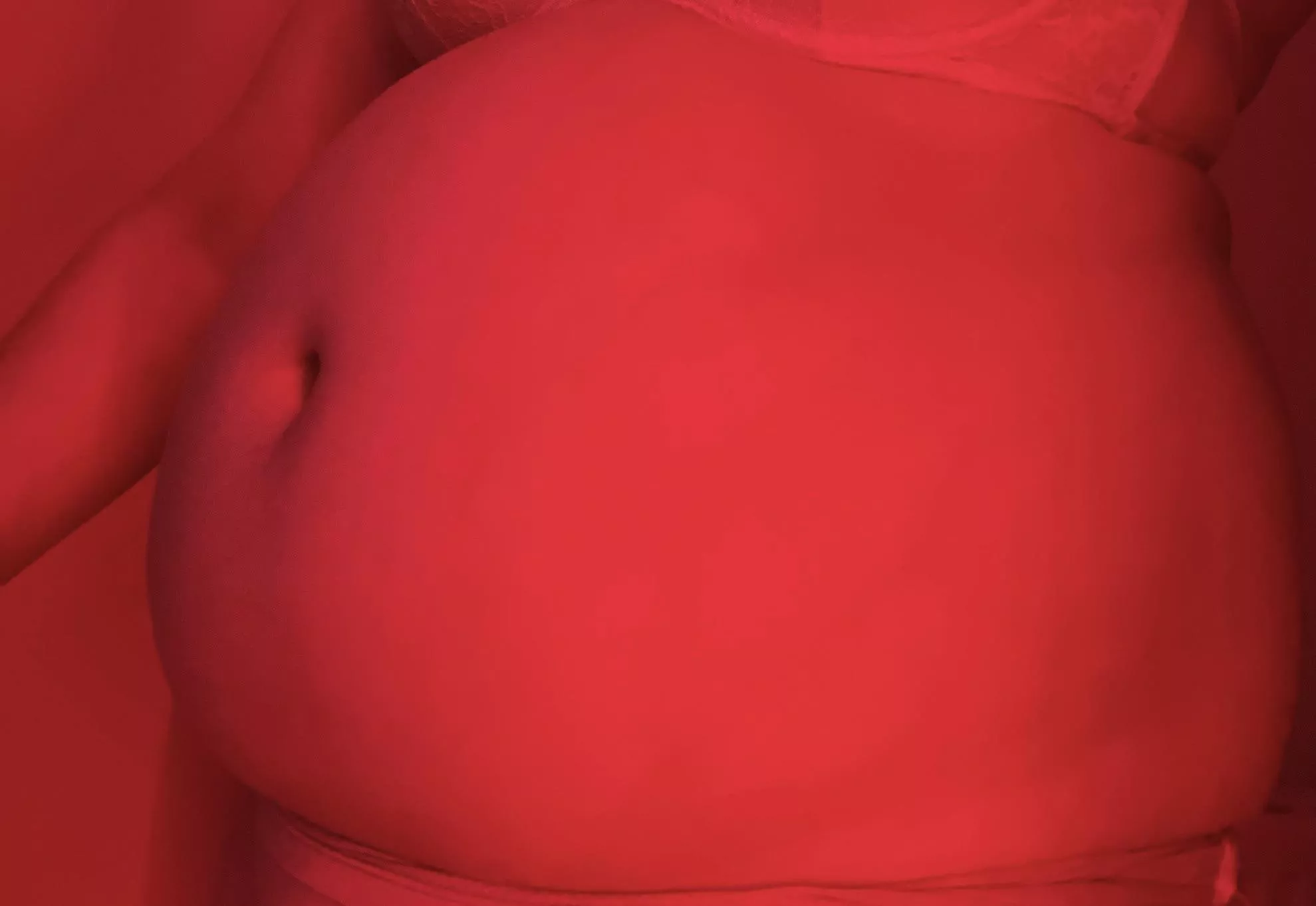 last night my belly “popped out” and my gut has gotten noticeably more swollen and tubby 🧚‍♀️ it was a weird feeling… can anyone tell me why this may be? 🥺 posted by asherine