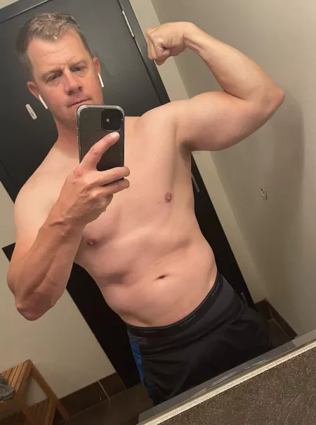 Last workout before having to go to Michigan all week for work 😭 by b_daddy_79