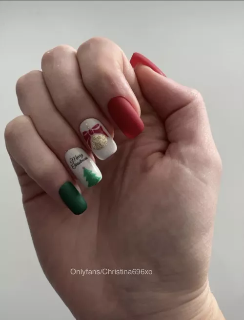 Last year’s Christmas nails I almost did again this year 🙈🎄 by Christina696xo