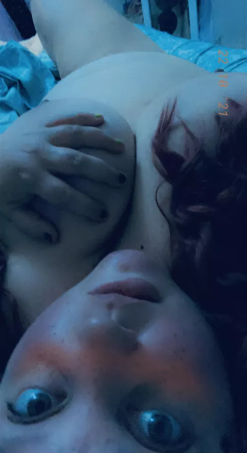 Late night cuddles by Blissfuljade