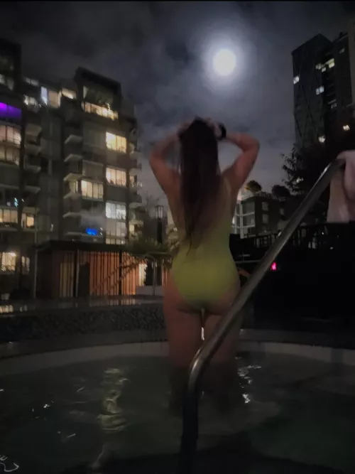 Late night hot tubs 🥰 by Robyn3108