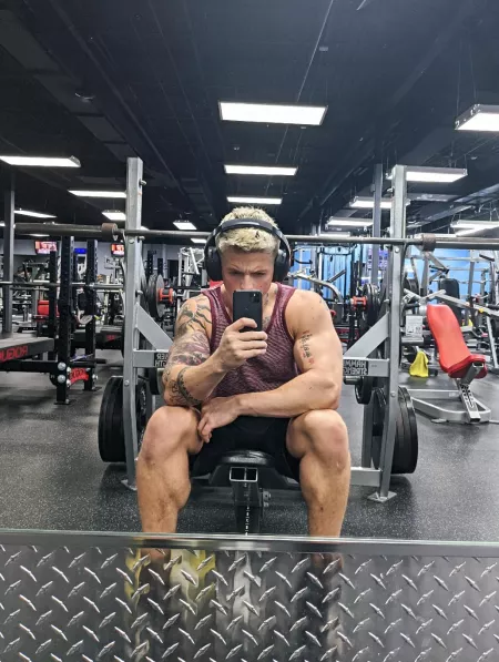 Late night session. As usual. No parties. Just health. by NikolaiiBrazen