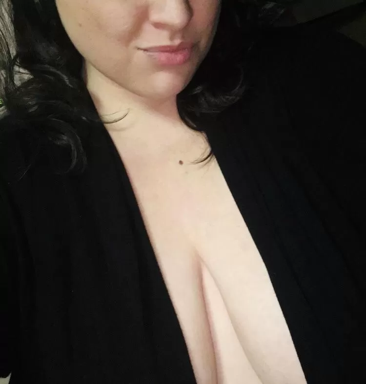 Late nite Flirty Friday while hubby’s away. posted by Firm-Bowl-7333