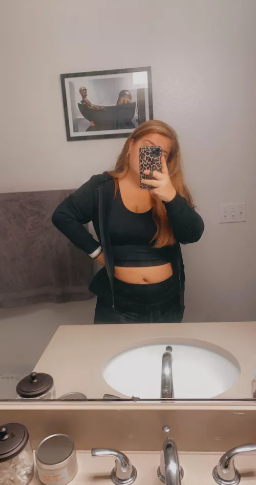 lately I’ve been wearing all the crops & I’m loving it 😊 by SimplySolcito