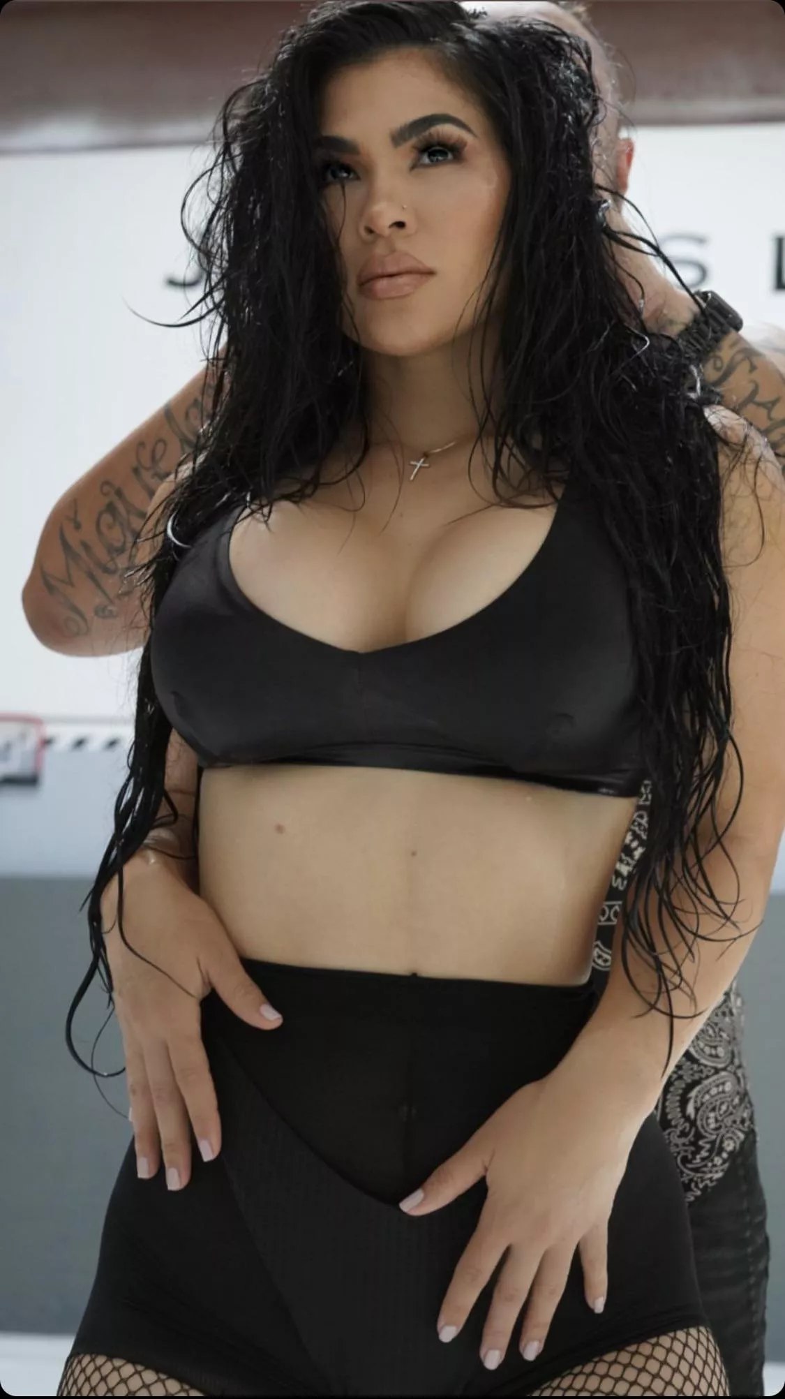 latest pic on her site posted by emoney824