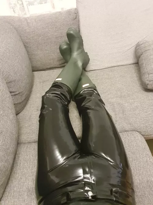 Latex and boots - Weekendtime 😏 by rubberswitch