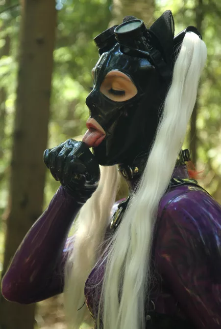 Latex kitty fetish, anyone? by catsyts