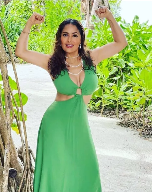 Latina busty goddess Salma Hayek by iluvhotwomen