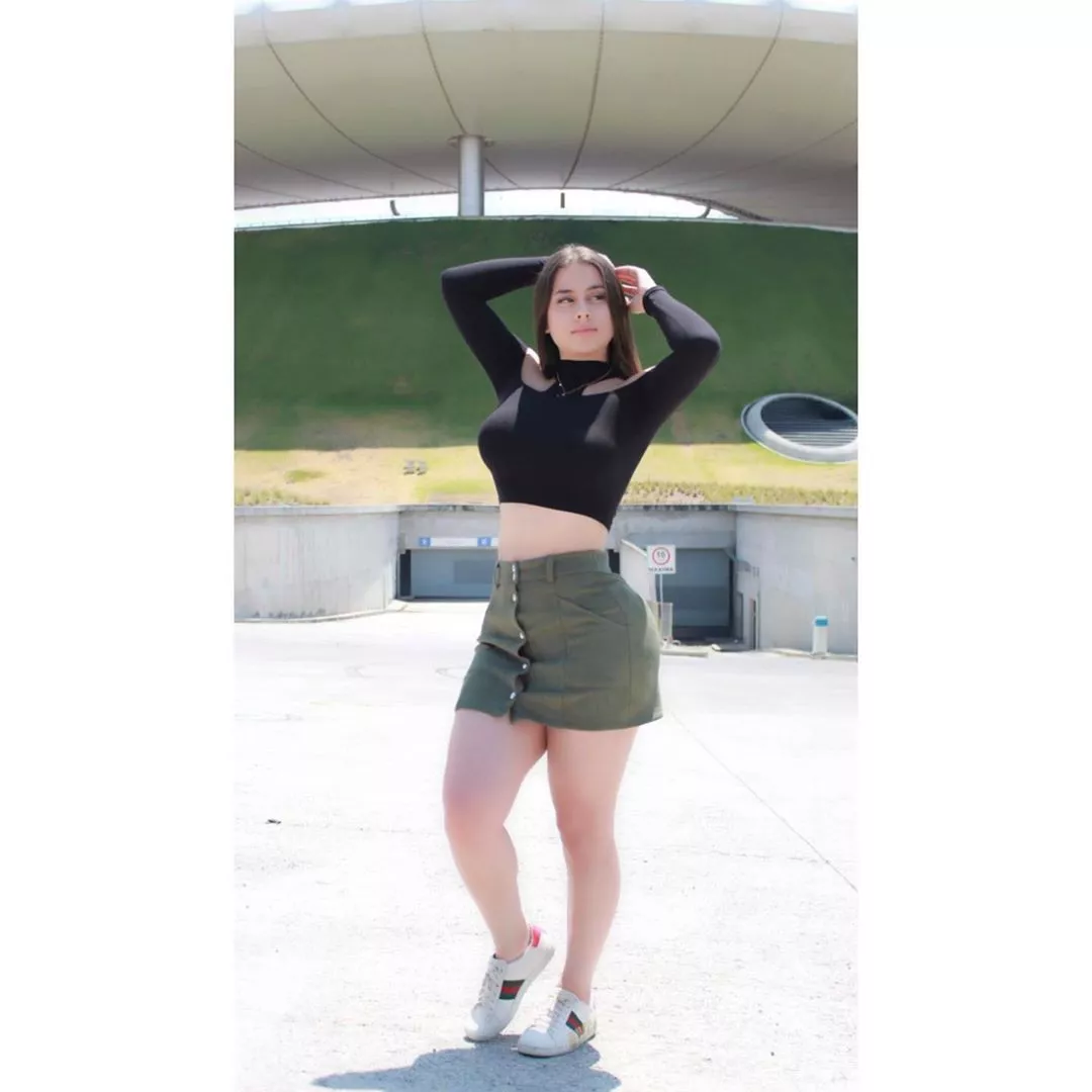 Latina posted by imnotjavier