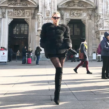 Laura Pagojute by BOOOOOOOBIES