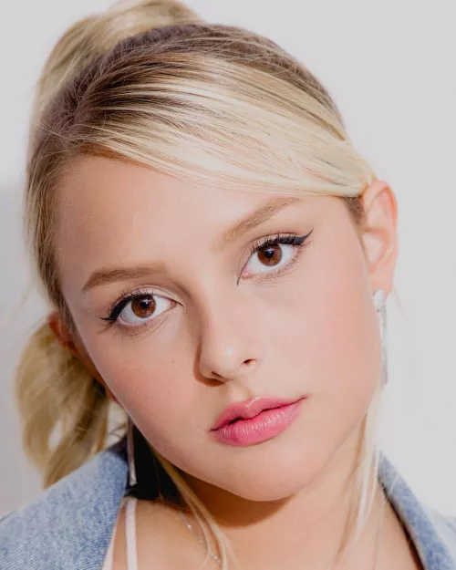 Laura Schadeck by Sexhmm31